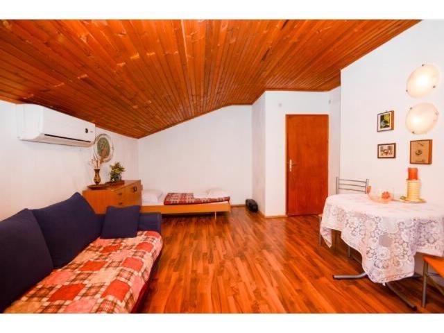 Apartments With A Parking Space Krk - 11646 Krk Town Bagian luar foto