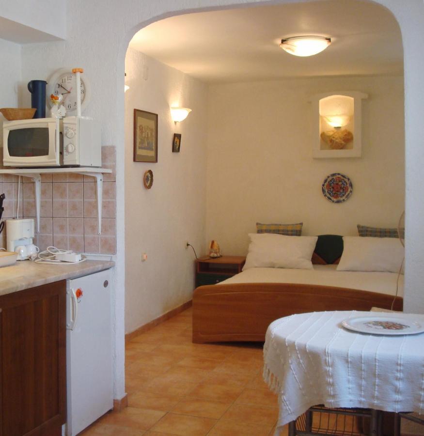 Apartments With A Parking Space Krk - 11646 Krk Town Bagian luar foto